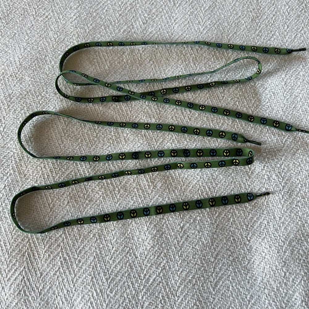 ☀️ 3 for 15   Peace sign shoe laces.